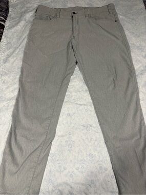 Haggar Men's Light Gray Straight-Leg Chinos
